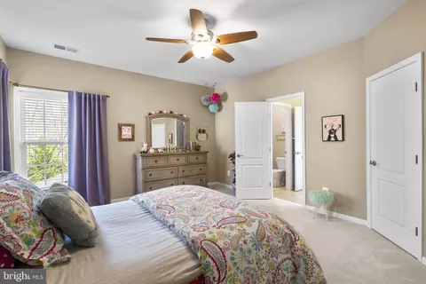 Bedroom - 9323 Castle Hill Rd, Springfield, VA 22153 photo 7 of 10