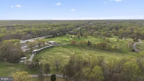 View/Area - 9323 Castle Hill Rd, Springfield, VA 22153 photo 2 of 5