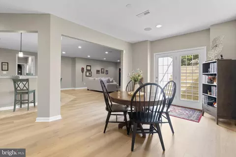 Entry Way - 9323 Castle Hill Rd, Springfield, VA 22153 photo 14 of 15