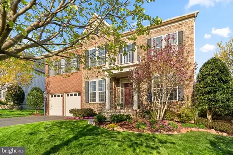 Exterior - 9323 Castle Hill Rd, Springfield, VA 22153 photo 2 of 11