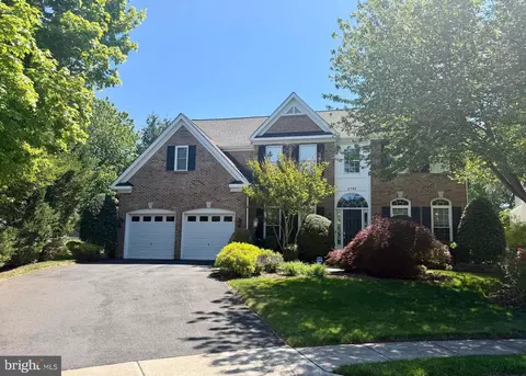 2795 Middleton Farm Ct, Herndon, VA 20171