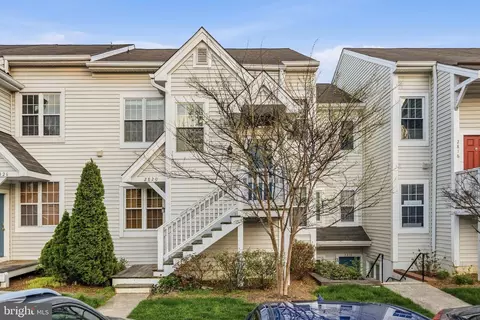 2822 Yarling Ct, Falls Church, VA 22042