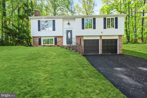 9203 Fox Lair Dr, Burke, VA 22015