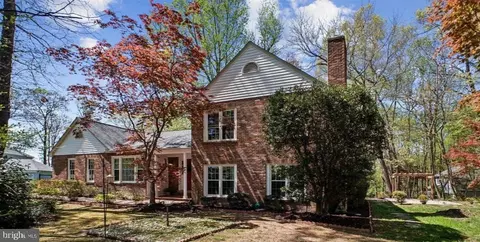 11104 Loran Rd, Great Falls, VA 22066