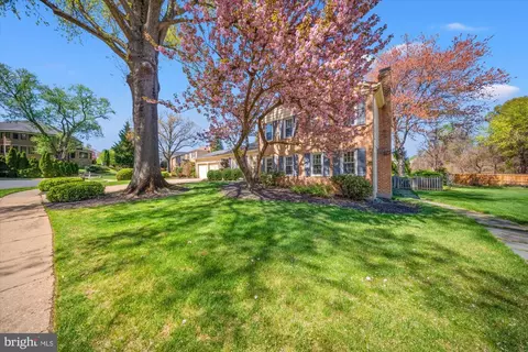 Exterior - 6212 Nethercombe Ct, Mclean, VA 22101 photo 2 of 8
