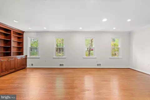 Living - 6212 Nethercombe Ct, Mclean, VA 22101 photo 10 of 15