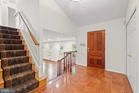 Entry Way - 6212 Nethercombe Ct, Mclean, VA 22101 photo 4 of 5