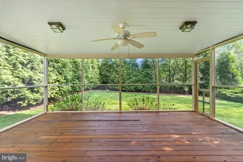 Exterior - 6212 Nethercombe Ct, Mclean, VA 22101 photo 6 of 8