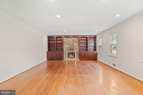 Living - 6212 Nethercombe Ct, Mclean, VA 22101 photo 8 of 15
