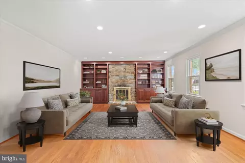 Living - 6212 Nethercombe Ct, Mclean, VA 22101 photo 7 of 15