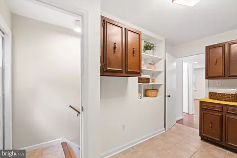 Entry Way - 6212 Nethercombe Ct, Mclean, VA 22101 photo 3 of 5