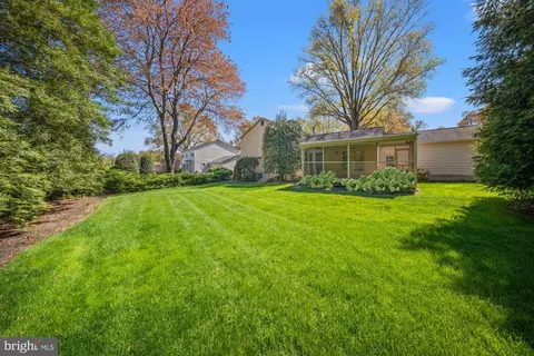 Exterior - 6212 Nethercombe Ct, Mclean, VA 22101 photo 3 of 8