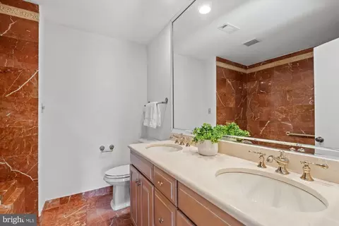 Bath - 6212 Nethercombe Ct, Mclean, VA 22101 photo 1 of 2