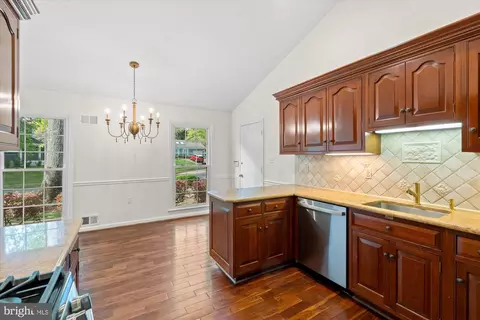 Kitchen - 6212 Nethercombe Ct, Mclean, VA 22101 photo 4 of 4