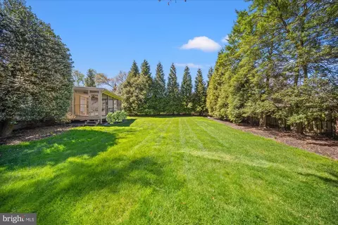 Exterior - 6212 Nethercombe Ct, Mclean, VA 22101 photo 4 of 8