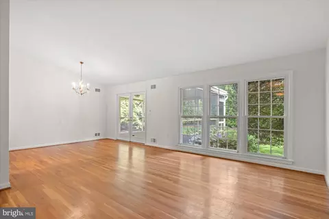 Living - 6212 Nethercombe Ct, Mclean, VA 22101 photo 5 of 15