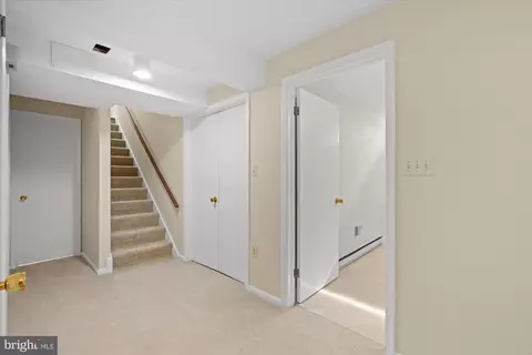 Entry Way - 6212 Nethercombe Ct, Mclean, VA 22101 photo 5 of 5