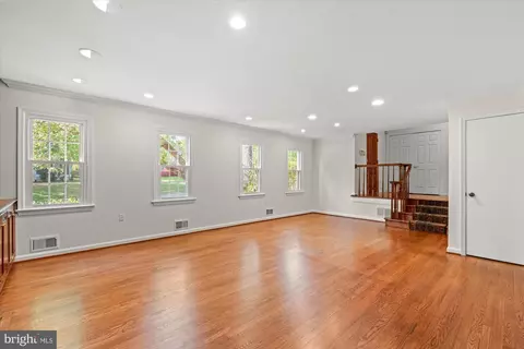 Living - 6212 Nethercombe Ct, Mclean, VA 22101 photo 11 of 15