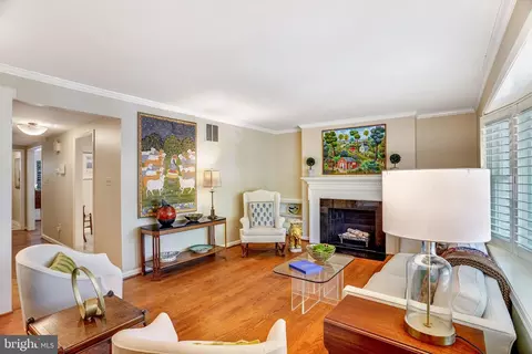 Living - 6724 Melrose Dr, Mclean, VA 22101 photo 2 of 5