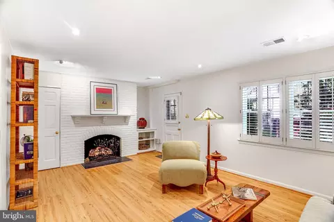 Living - 6724 Melrose Dr, Mclean, VA 22101 photo 3 of 5