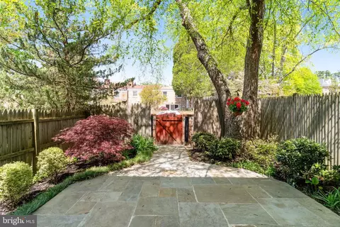 Exterior - 6724 Melrose Dr, Mclean, VA 22101 photo 6 of 8