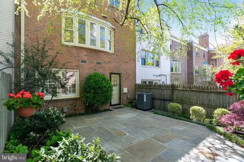 Exterior - 6724 Melrose Dr, Mclean, VA 22101 photo 7 of 8