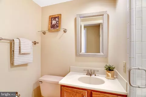 Bath - 6724 Melrose Dr, Mclean, VA 22101 photo 4 of 4