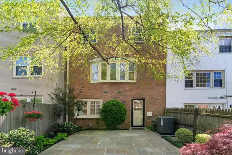 Exterior - 6724 Melrose Dr, Mclean, VA 22101 photo 3 of 8