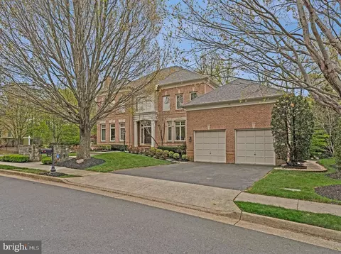 11101 Chessington Pl, Reston, VA 20194