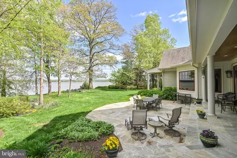 11715 River Dr, Lorton, VA 22079