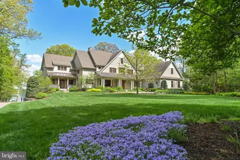 11715 River Dr, Lorton, VA 22079