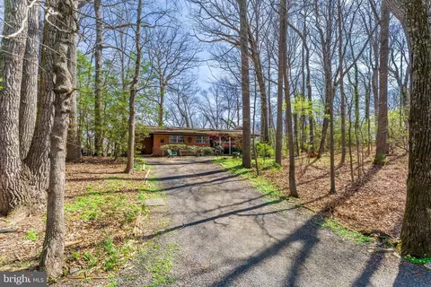 901 Chinquapin Rd, Mclean, VA 22102 photo 2