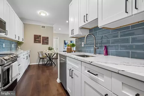 Kitchen - 1521 Spring Gate Dr #10211, Mclean, VA 22102 photo 2 of 3