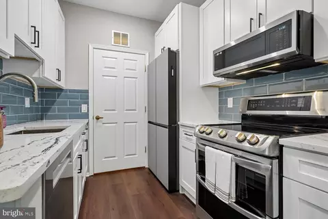 Kitchen - 1521 Spring Gate Dr #10211, Mclean, VA 22102 photo 3 of 3