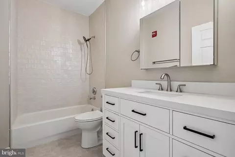 Bath - 1521 Spring Gate Dr #10211, Mclean, VA 22102 photo 2 of 2
