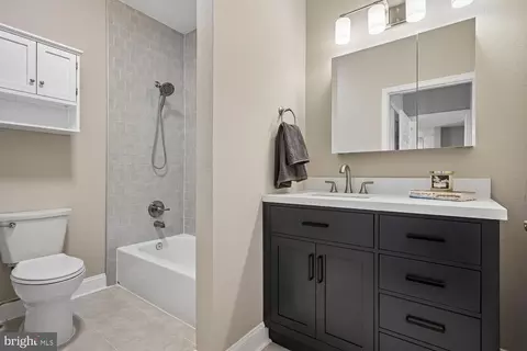 Bath - 1521 Spring Gate Dr #10211, Mclean, VA 22102 photo 1 of 2
