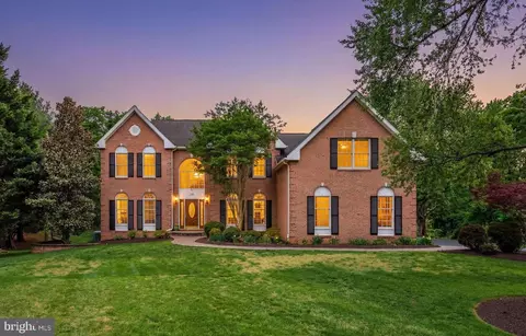 1702 Landon Hill Rd, Vienna, VA 22182