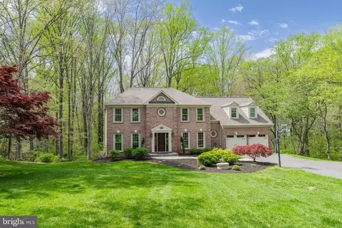 2906 Oakton Ridge Cir, Oakton, VA 22124