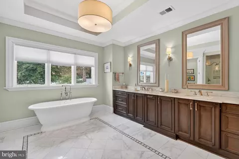 Bath - 1420 Kurtz Rd, Mclean, VA 22101 photo 3 of 7