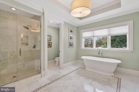 Bath - 1420 Kurtz Rd, Mclean, VA 22101 photo 2 of 7