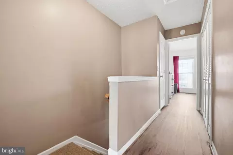 Entry Way - 3023 Mcmaster Ct, Herndon, VA 20171 photo 6 of 8