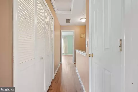 Entry Way - 3023 Mcmaster Ct, Herndon, VA 20171 photo 7 of 8