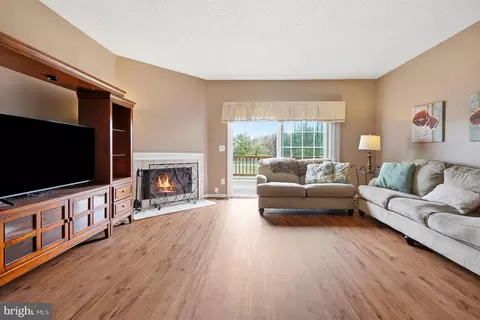 Living - 3023 Mcmaster Ct, Herndon, VA 20171 photo 3 of 3