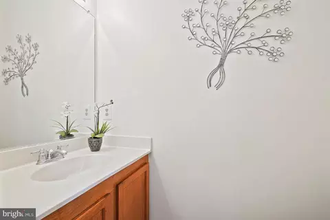 Entry Way - 3023 Mcmaster Ct, Herndon, VA 20171 photo 4 of 8