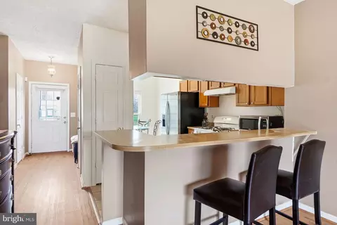 Entry Way - 3023 Mcmaster Ct, Herndon, VA 20171 photo 3 of 8