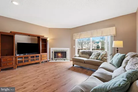 Living - 3023 Mcmaster Ct, Herndon, VA 20171 photo 1 of 3