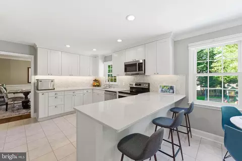 Kitchen - 6445 Linway Ter NW, Mclean, VA 22101 photo 5 of 5
