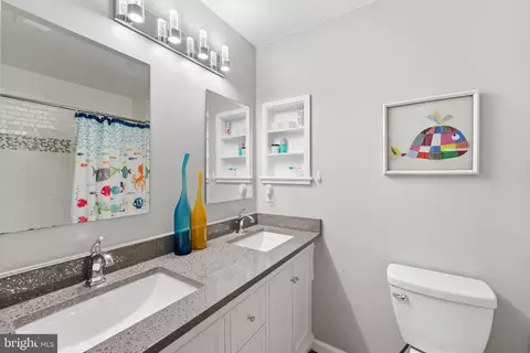 Bath - 6445 Linway Ter NW, Mclean, VA 22101 photo 4 of 5
