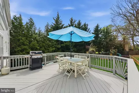 Exterior - 6445 Linway Ter NW, Mclean, VA 22101 photo 5 of 10