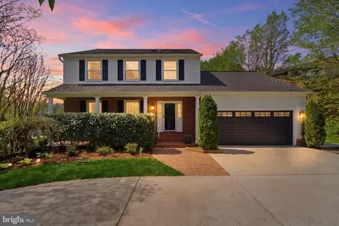 Exterior - 6445 Linway Ter NW, Mclean, VA 22101 photo 1 of 10